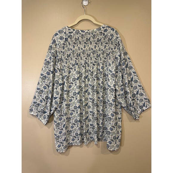 ROSE & OLIVE Plus 3X Smocked V Neck Floral Print 3/4 Sleeve Button Front Blouse - Picture 4 of 6